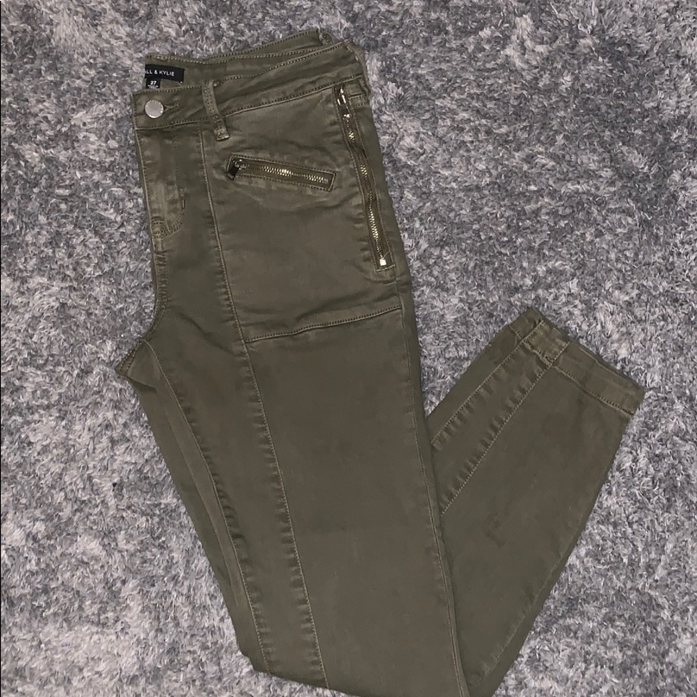 💜3/$25 Kendall & Kylie Olive Jeans